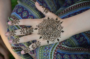 Mahendi - The Art Of Painting With Henna